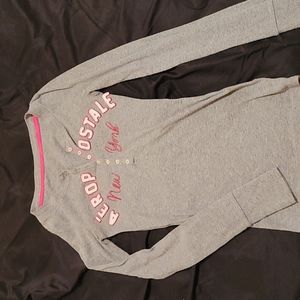 Long sleeve V neck button up